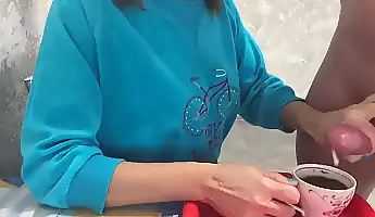 Perempuan Berpakaian, Dengan Tangan, Sperma